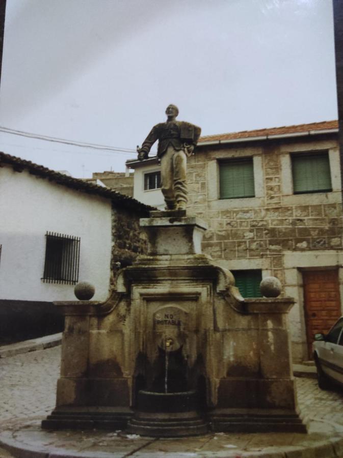 Hostal El Patio Restaurante San Bartolome de Pinares Exterior foto