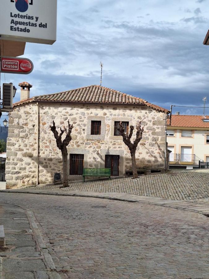 Hostal El Patio Restaurante San Bartolome de Pinares Exterior foto